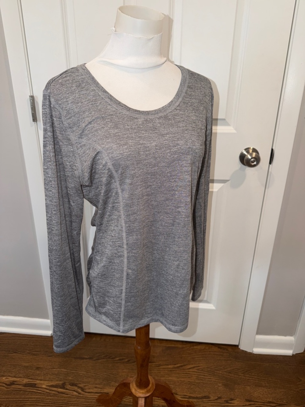 Athletic Works Gray Long-Sleeve Performance Tee